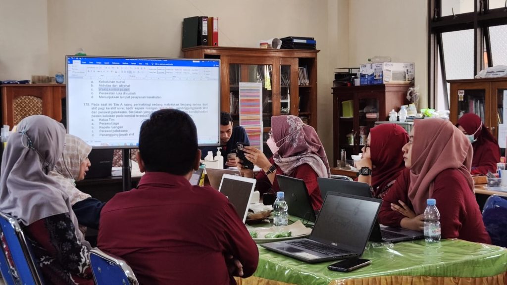 Pleno persiapan bimbingan Uji Kompetensi Perawat ITSK RS dr Sopepraoen menyiapkan perawat handal, kompeten dan professional
